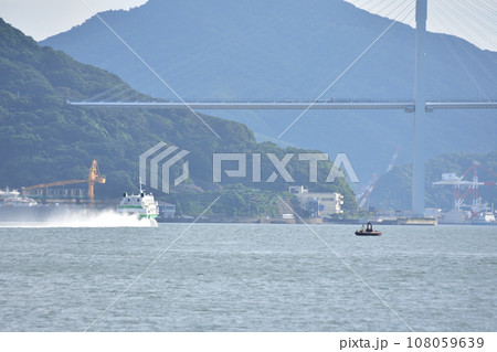 長崎県長崎港ターミナルを出発する五島行きジェットフォイルの風景(2022年9月) 108059639