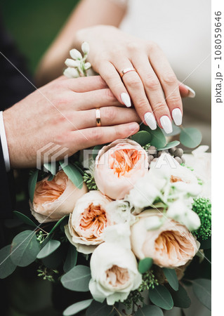 Perfect wedding couple holding luxury bouquet of flowers 108059646