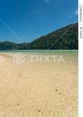Beautiful Mai Ngam beach in Surin island national park, Pang Nga, Thailand 108060627