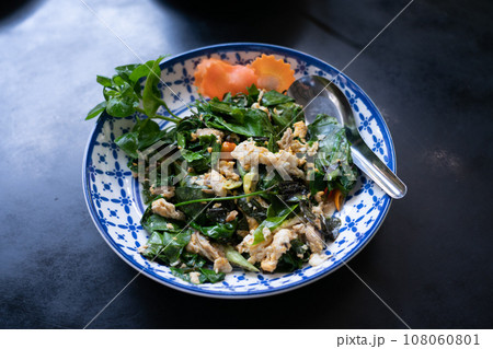 Stir fried Melinjo leaves with egg - Bai Lieng Pad Kai. 108060801