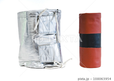 Quick release thermal cover for industrial equipment 108063954
