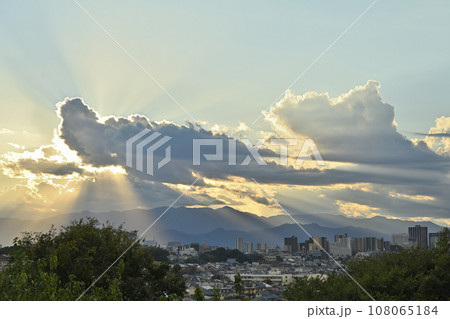 光芒、空と雲 108065184