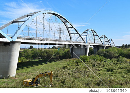 渡良瀬川に架かる鉄橋、車両なし:埼玉県加須市(旧北川辺町) 渡良瀬川に架かる鉄橋、車両なし:埼玉県加須市(旧北川辺町) 108065549