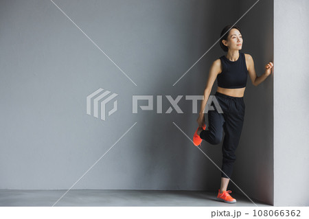 スポーツウェアを着た女性 スポーツウェアを着た女性 108066362