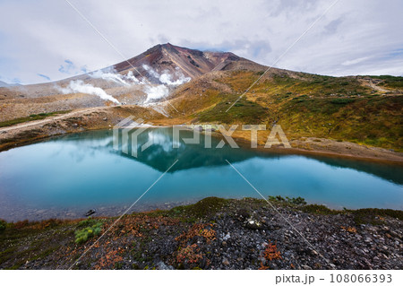 大雪山旭岳姿見の池姿見展望台から 大雪山旭岳姿見の池姿見展望台から 108066393