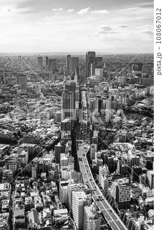 東京再開発 六本木から首都高速渋谷線周辺の俯瞰 2023.10　b-6 モノクロ 108067012