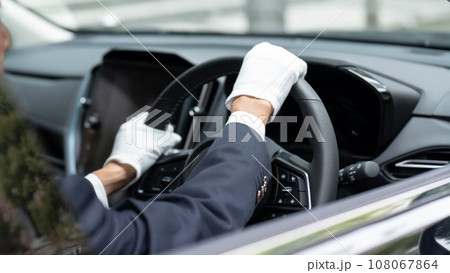 ドライバー　運転手　ライドシェア　手元 108067864