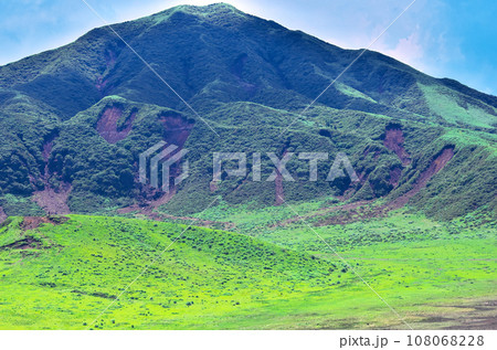 草千里から見る駒立山と杵島岳 草千里から見る駒立山と杵島岳 108068228