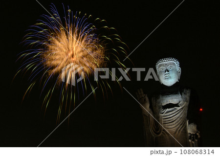 牛久大仏万燈会 打ち上げ花火 牛久大仏万燈会 打ち上げ花火 108068314