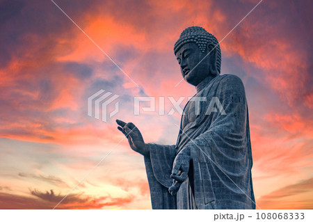 牛久大仏と夕焼け空 牛久大仏と夕焼け空 108068333