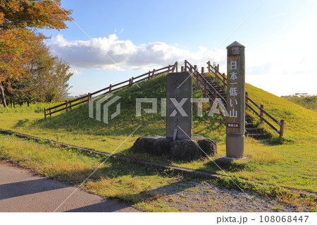 八郎潟 干拓地の標高0m 大潟富士（秋田県 大潟村） 108068447