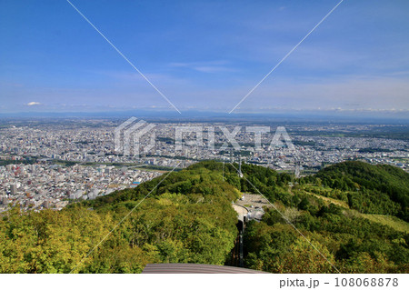藻岩山展望台からの眺望・東方面(北海道・札幌市) 藻岩山展望台からの眺望・東方面(北海道・札幌市) 108068878
