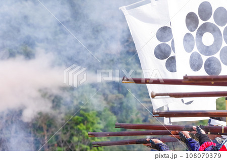 火を吹く火縄銃 火を吹く火縄銃 108070379