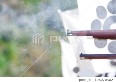 火を吹く火縄銃 火を吹く火縄銃 108070382