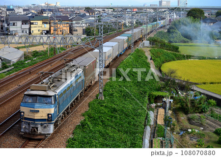 東海道本線を走るEF6630コンテナ貨物列車 108070880