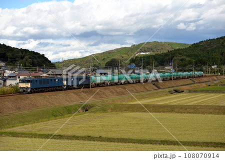 中央西線を走るEF641023重連タンク貨物列車 108070914