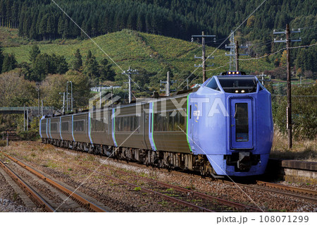 【JR北海道】渡島大野駅を通過する列車　キハ281系北斗 108071299