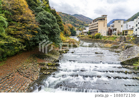【神奈川県】色付く紅葉が綺麗な箱根の早川 【神奈川県】色付く紅葉が綺麗な箱根の早川 108072130