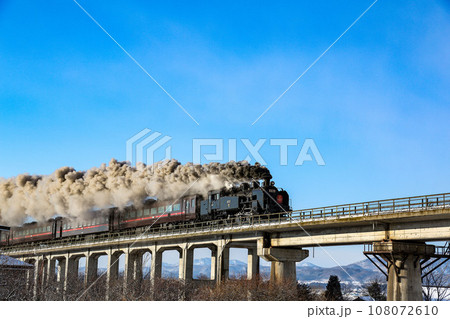 JR函館本線、藤城高架橋（藤城線）を行く「はこだてクリスマスファンタジー号」 108072610