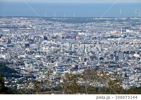 藻岩山展望台からの眺望・北西方面(北海道・札幌市) 藻岩山展望台からの眺望・北西方面(北海道・札幌市) 108073144