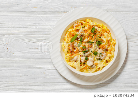 creamy chicken and mushroom tagliatelle in bowl 108074234