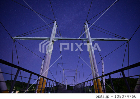 富山県氷見市　十二町潟 108074766