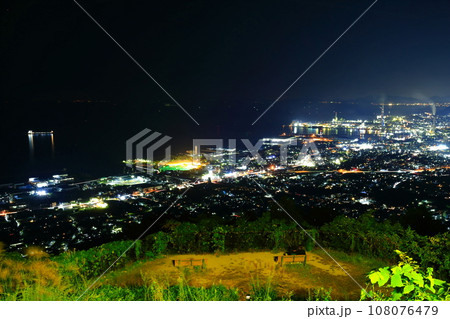 【愛媛県】具定展望台から見た四国中央市の夜景 【愛媛県】具定展望台から見た四国中央市の夜景 108076479