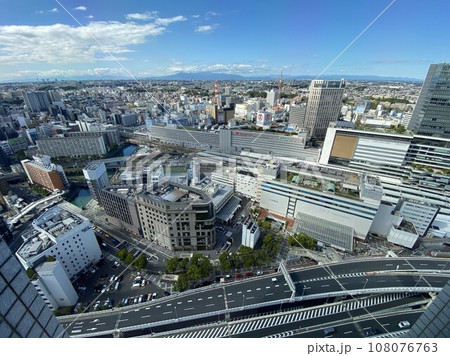 横浜駅周辺の街並み高層ビルからの眺め 108076763