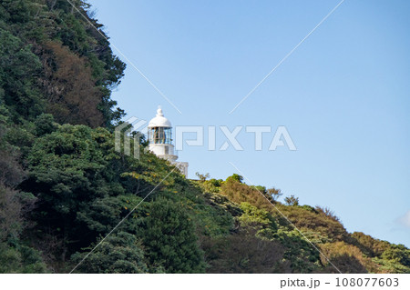 京都府丹後半島の経ヶ岬灯台遠景 108077603