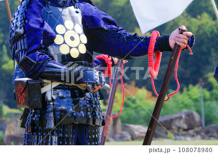 火縄銃を構える男性 火縄銃を構える男性 108078980