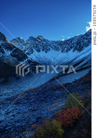 秋の涸沢カール 秋の涸沢カール 108079256