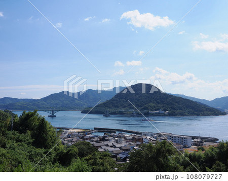 大畠瀬戸と周防大島。左は周防大橋(柳井市・周防大島町) 大畠瀬戸と周防大島。左は周防大橋(柳井市・周防大島町) 108079727