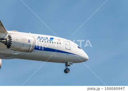【城南島海浜公園上空から着陸態勢のANA機】 【城南島海浜公園上空から着陸態勢のANA機】 108080947