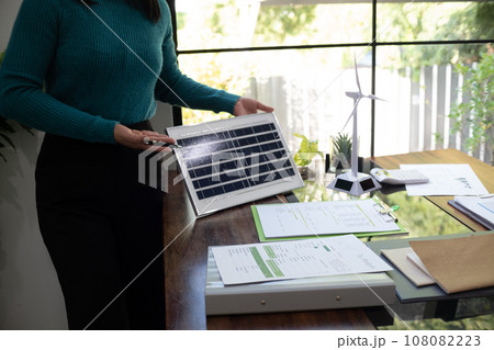 A sales representative presenting solar and wind power, alternative energy, clean energy for future. 108082223