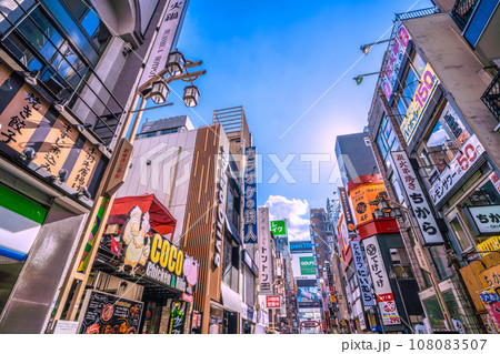 日本の東京都市景観 脱コロナ・全国平均/6週連続減↓…青空が広がる歌舞伎町…希望の時代へ=24日 日本の東京都市景観 脱コロナ・全国平均/6週連続減↓…青空が広がる歌舞伎町…希望の時代へ=24日 108083507