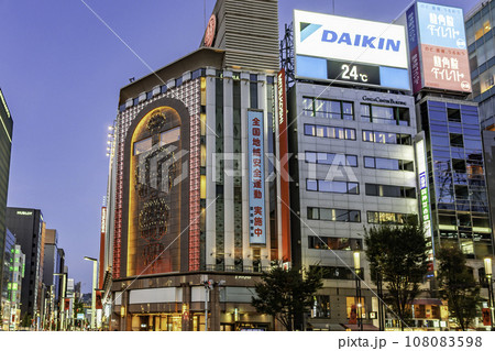 銀座　銀座四丁目交差点　銀座三越　東京都中央区 108083598