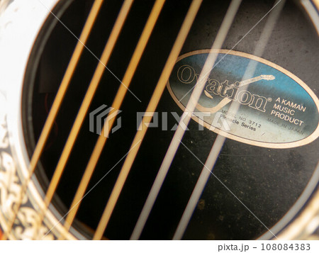 ギターのサウンドホール ギターのサウンドホール 108084383