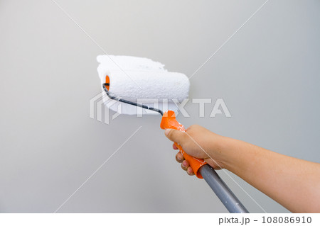 Home repairman paint the walls gray walls, painters use white paint brush rolls.soft focus Home repairman paint the walls gray walls, painters use white paint brush rolls.soft focus 108086910