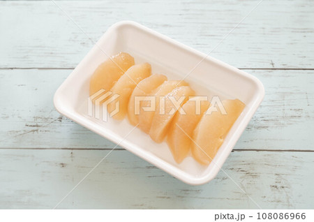 旬の梨でコンポート 旬の梨でコンポート 108086966