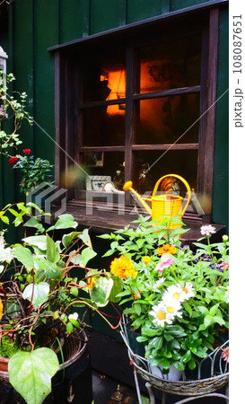 ガーデニングの窓 108087651