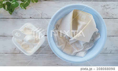 重曹とシャツの襟汚れ｜つけ置き洗いイメージ 108088098