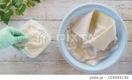 重曹とシャツの襟汚れ｜つけ置き洗いイメージ 108088186