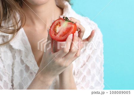 Hand with Fruit 108089005