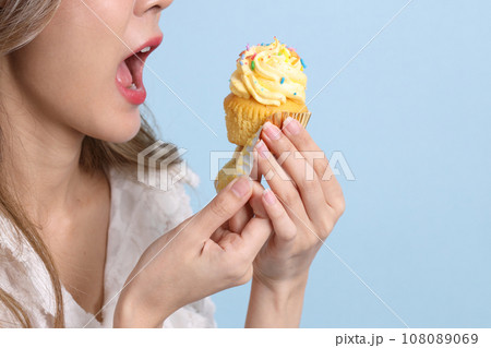 Hand with Dessert Hand with Dessert 108089069