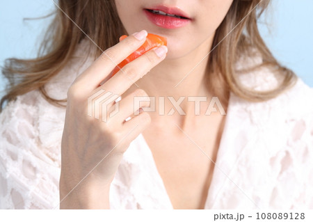 Hand with Sushi Hand with Sushi 108089128