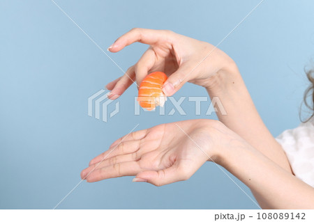 Hand with Sushi Hand with Sushi 108089142