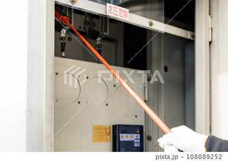 自家用電気工作物キュービクル年次点検 検電器 自家用電気工作物キュービクル年次点検 検電器 108089252