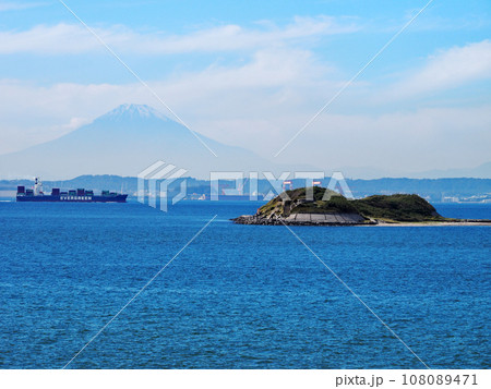 富士山と第一海堡(千葉県富津市) 富士山と第一海堡(千葉県富津市) 108089471