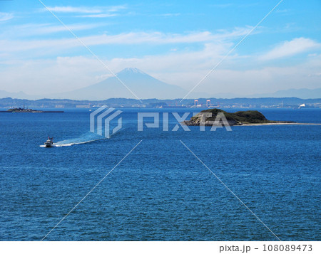 富士山と第一海堡(千葉県富津市) 富士山と第一海堡(千葉県富津市) 108089473