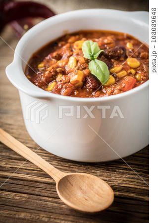 Mexican chili con carne. 108089648